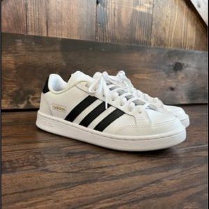 Women’s size 9. Worn only a handful of times.